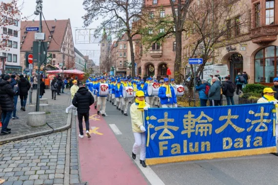 European Tian Guo Marching Band zieht durch die Nürnberger Altstadt, 2023