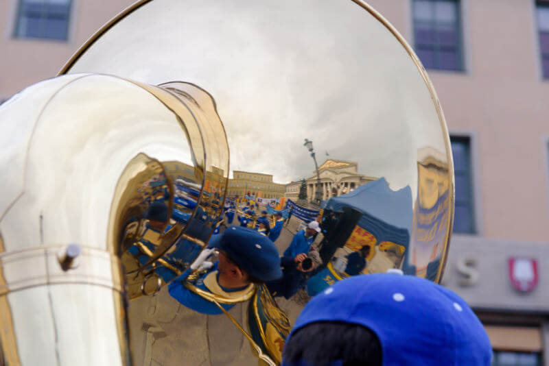 Standhaft auf dem Weg der Kultivierung zusammen mit der Tian Guo Marching Band.